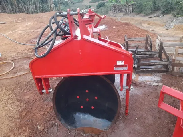 Arado lavrale 3 discos semi novo para trator 