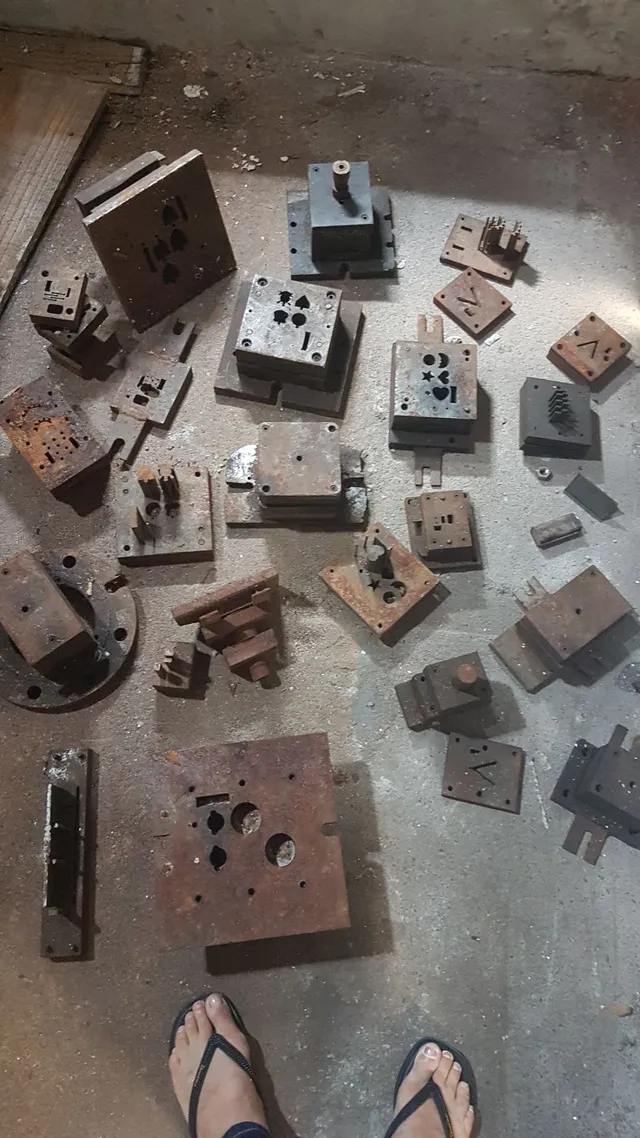 LOTE DE FERRAMENTAS DE CORTE E DOBRA