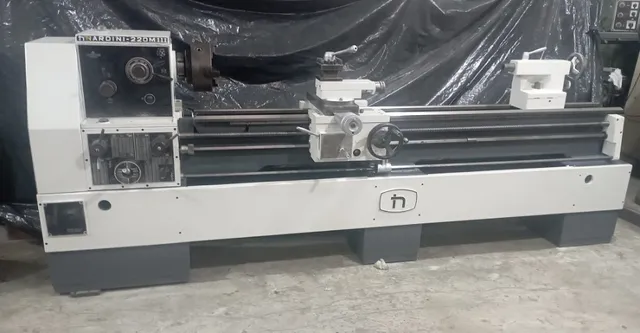 torno mecanico nardini 220III, barramento retificado em excelente estado