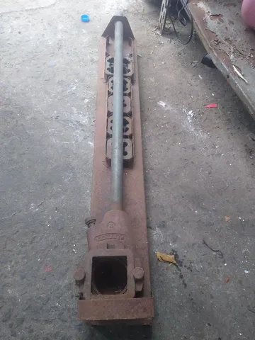 Vende-se, uma máquina de fazer rosca.