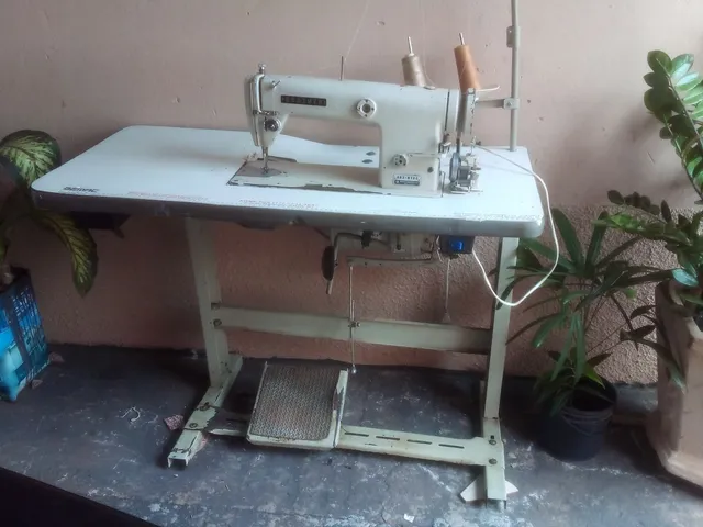 Maq costura reta 700,00