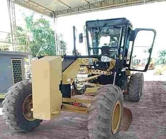 Motoniveladora Caterpillar 120 ano 2021 com poucas horas