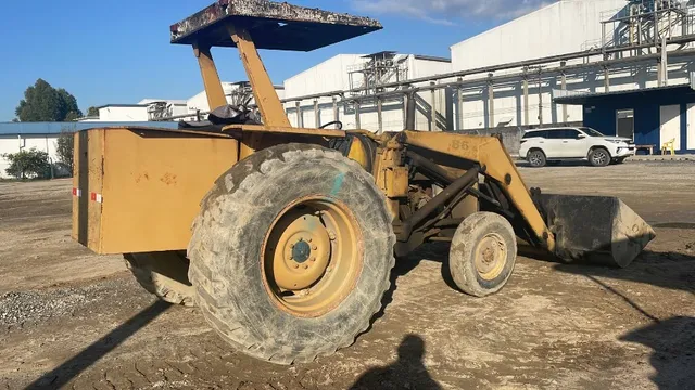 Trator massey carregadeira