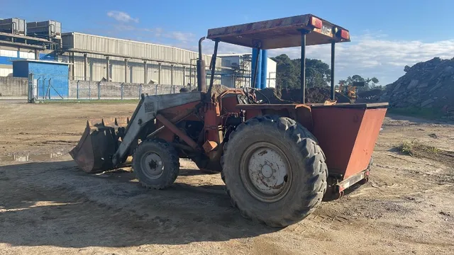 Trator massey carregadeira
