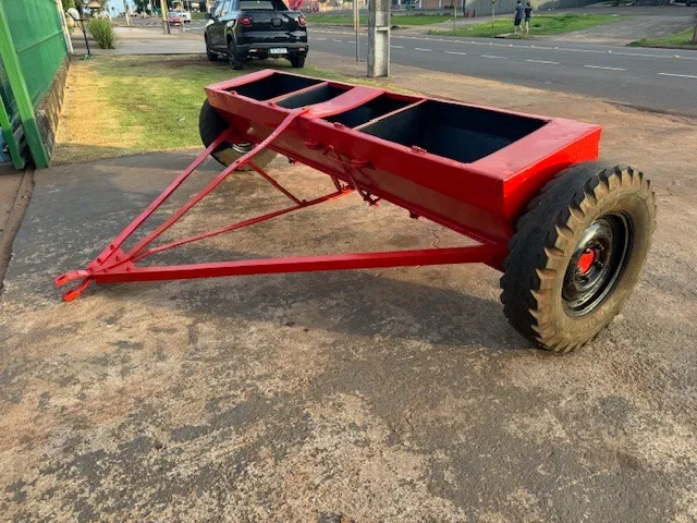 Distribuidor de Calcário Tipo Cocho