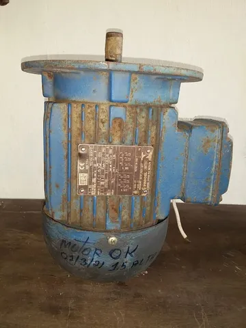Motor trifásico de 1.5 CV 