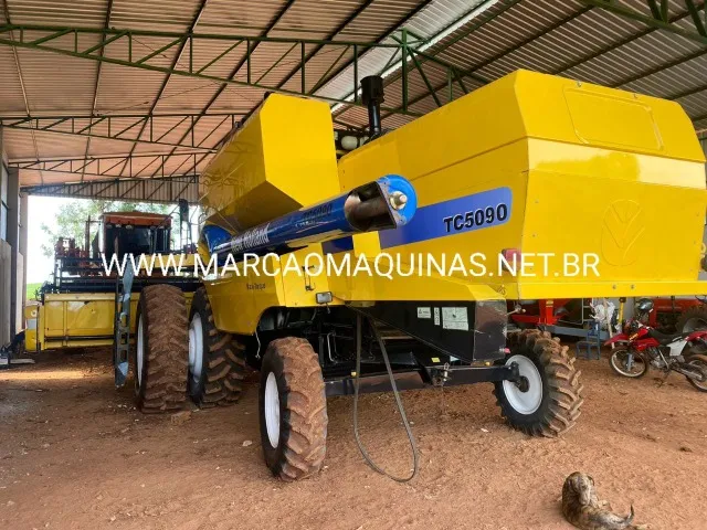 TC 5090 Ano 2011 Motor NOVO com 100 Hrs e 3.700 Hrs trilha, Peneira fixa, 25 Pés