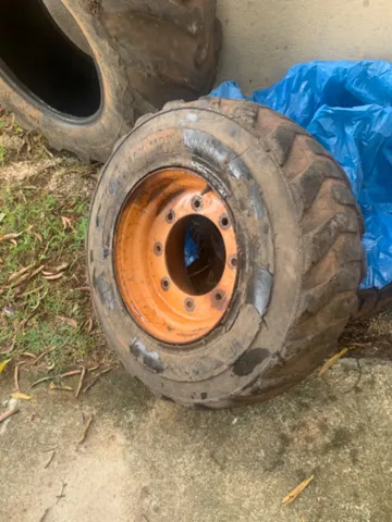 Pneus para retro escavadeira 
