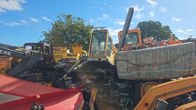 Vendemos peças de pá carregadeira,escaldeira e retro escavadeira e outros