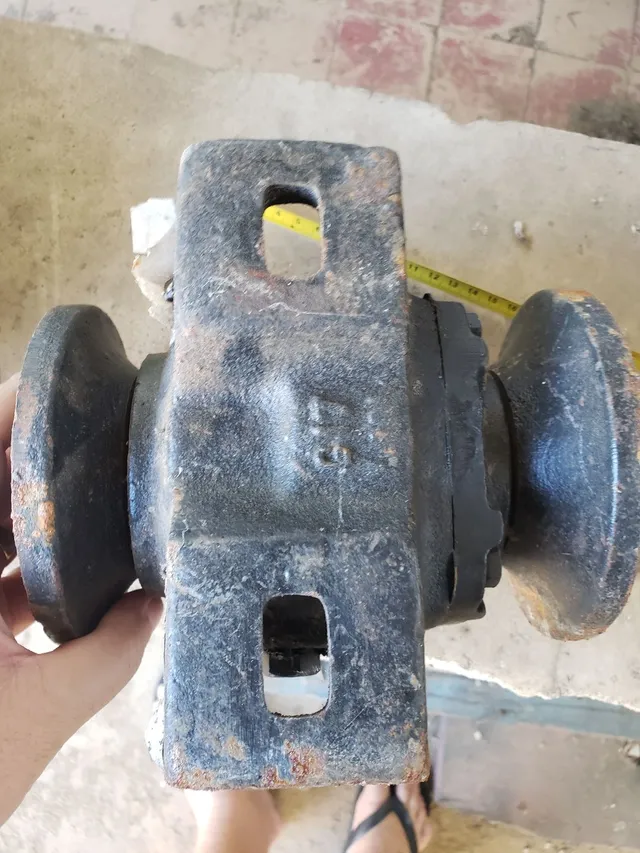 VENDO/TROCO LOTE C/ 2 MANCAIS A ÓLEO ZERO E 8,A 10 SEPARADORES, P/ GRADE NIVELADORA. 