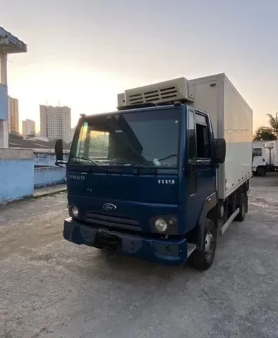 Ford Cargo 1119 baú