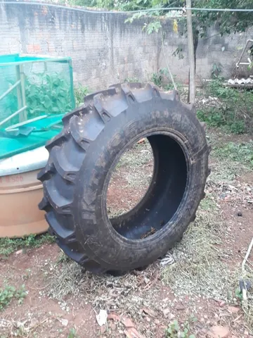 Pneu agrícola novo 