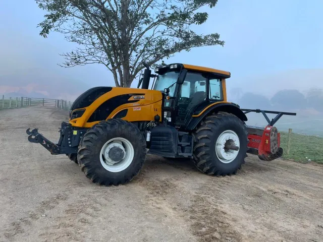 Trator BH194 Hitech