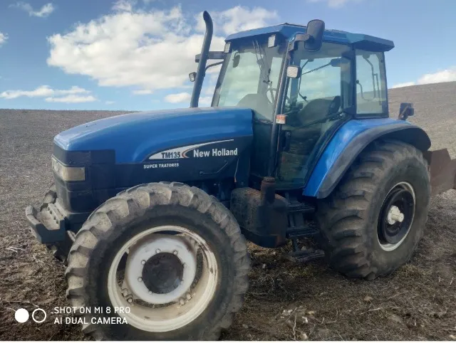 Trator New Holland TM 135 ano 2001.