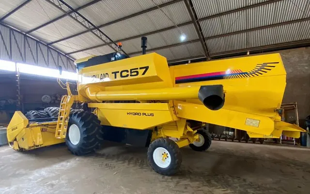 Colheitadeira New Holland TC57 - Parcele