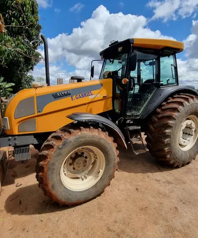 Trator Valtra BM110 - Parcele