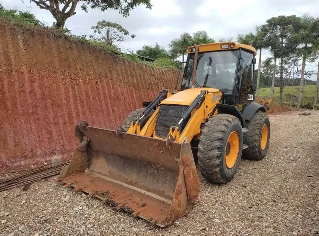 JCB 4CX 4x4 ano 2010.