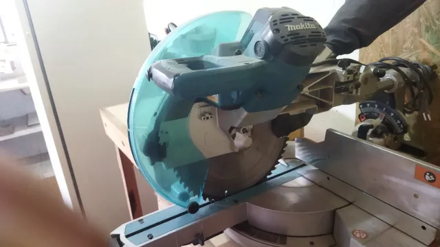 Serra de Esquadria Telescópia - 305mm(12")1650 Watts -LS 1216-Makita 220 volts