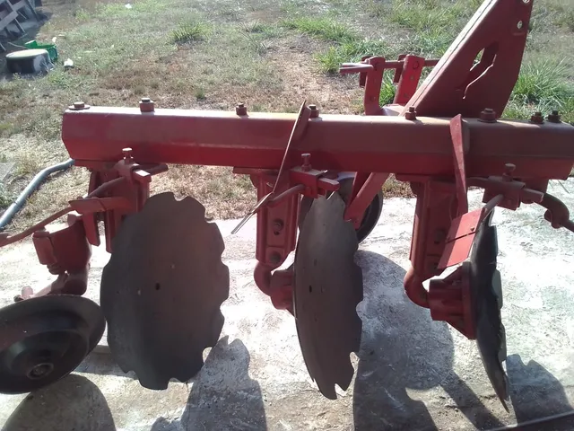 Vendo Arado Baldan 3 discos com 2 rodas guias