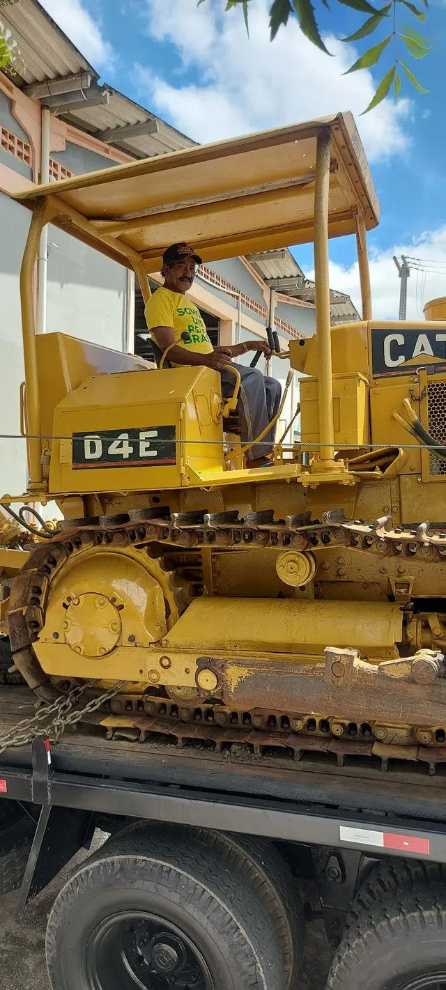 Trator Sobre Esteiras D4E com Escarificador 
