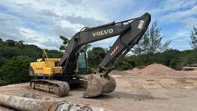 ESCAVADEIRA VOLVO EC210B 2012