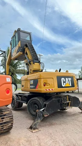 CAT PNEUS FLORETAL ESCAVADEIRA