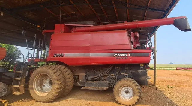 Colheitadeira de Soja Case IH AF 2566 ano 2013 com plataforma de 25 pés fléx.