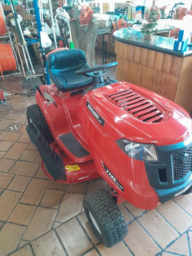 Trator cortador de grama