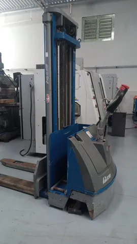 Empilhadeira Paleteira Eletrica Paletrans md PT 1645 com bateria 24v revisada e carregador