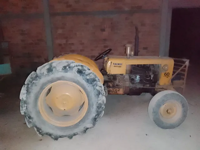 Trator Valmet 