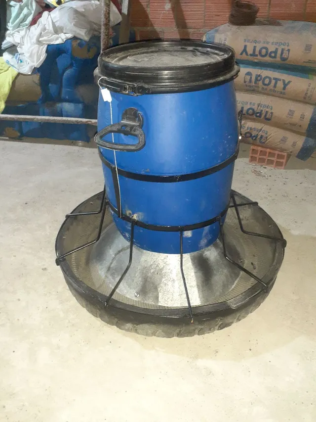 Vendo comedor automático 