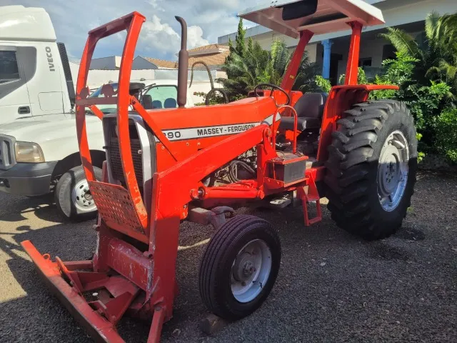 Trator MF 290 com Lâmina