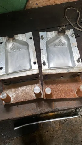 MOLDE SOPRO FRASCO DE ÓLEO 1L