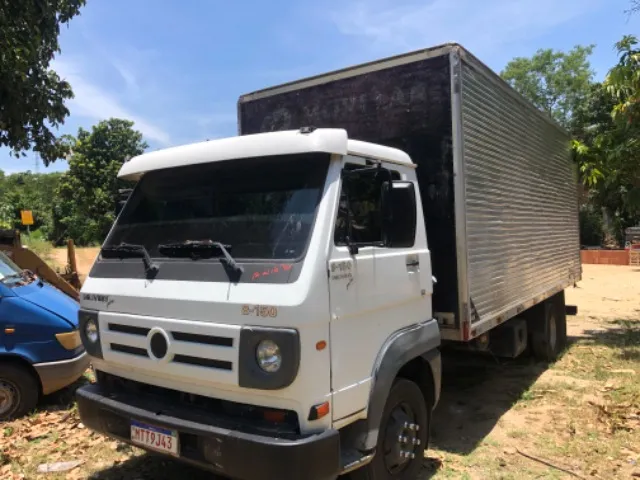 Vendo caminhão baú 
