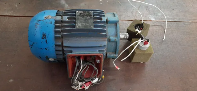 Motor blindado Weg 1,5CV 110-220V monofásico 