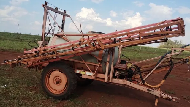 Trator. Jacto pulverizador