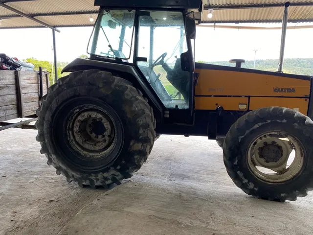 Trator Valtra BM 110