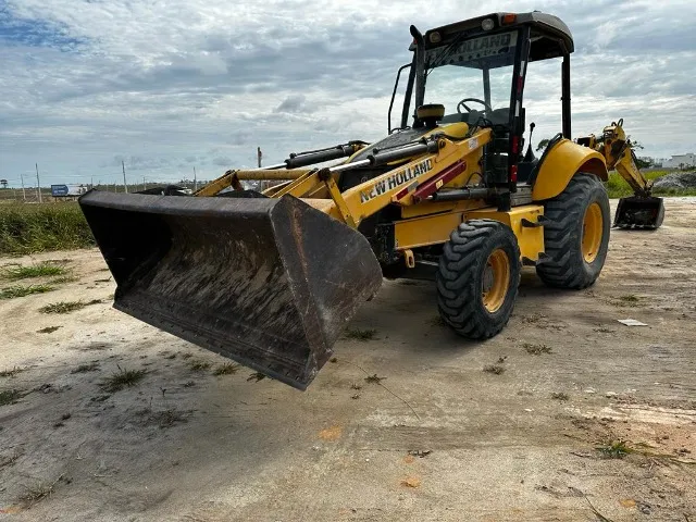 Vendo Maquina Retroescavadeira New Holland B110B 4X4