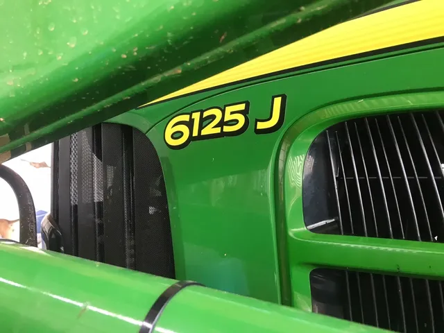 Aluga-se Trator John Deere