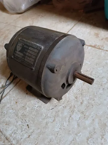Motor trifásico 1/2 CV 
