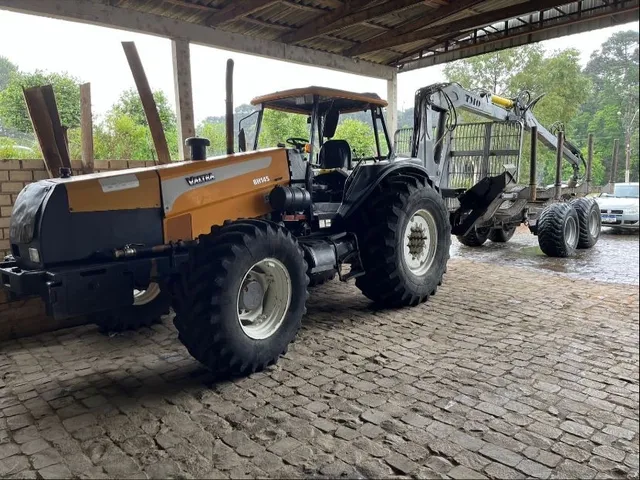 Trator Autocarregavel Valtra BH 145 com Munck Florestal