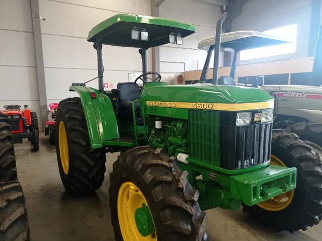 Trator John Deere 5600 