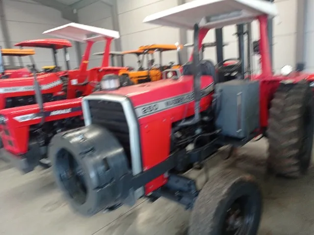 Trator Empilhadeira invertido Massey Ferguson 