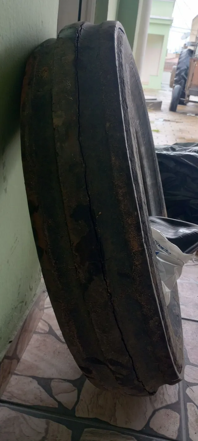 Pneu 750-18 agrícola com câmera de ar sem nenhum furo, 450,00 reais 
