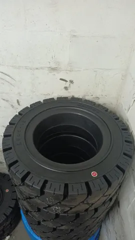 Pneu Maciço 28x9-15 Unisol