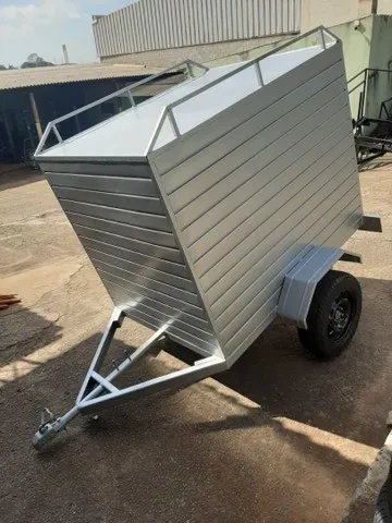 Carreta baú 