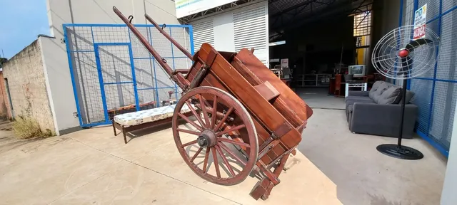 Caroca antiga com rodas de madeira toda original 