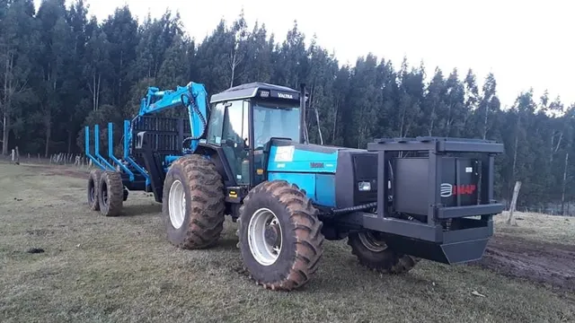 Trator Autocarregavel Valtra BH 180 com Munck Florestal