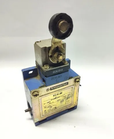 Chave fim de curso com alavanca TELEMECANIQUE XCK-M15