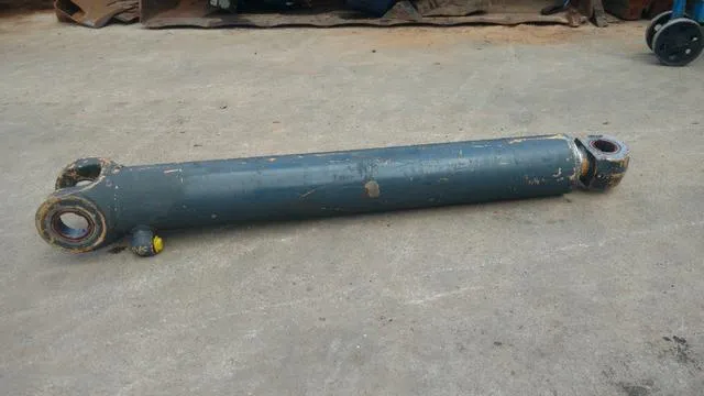 Vendo Cilindro de acionamento do braço de escavação da retroescavadeira LB90 / B90